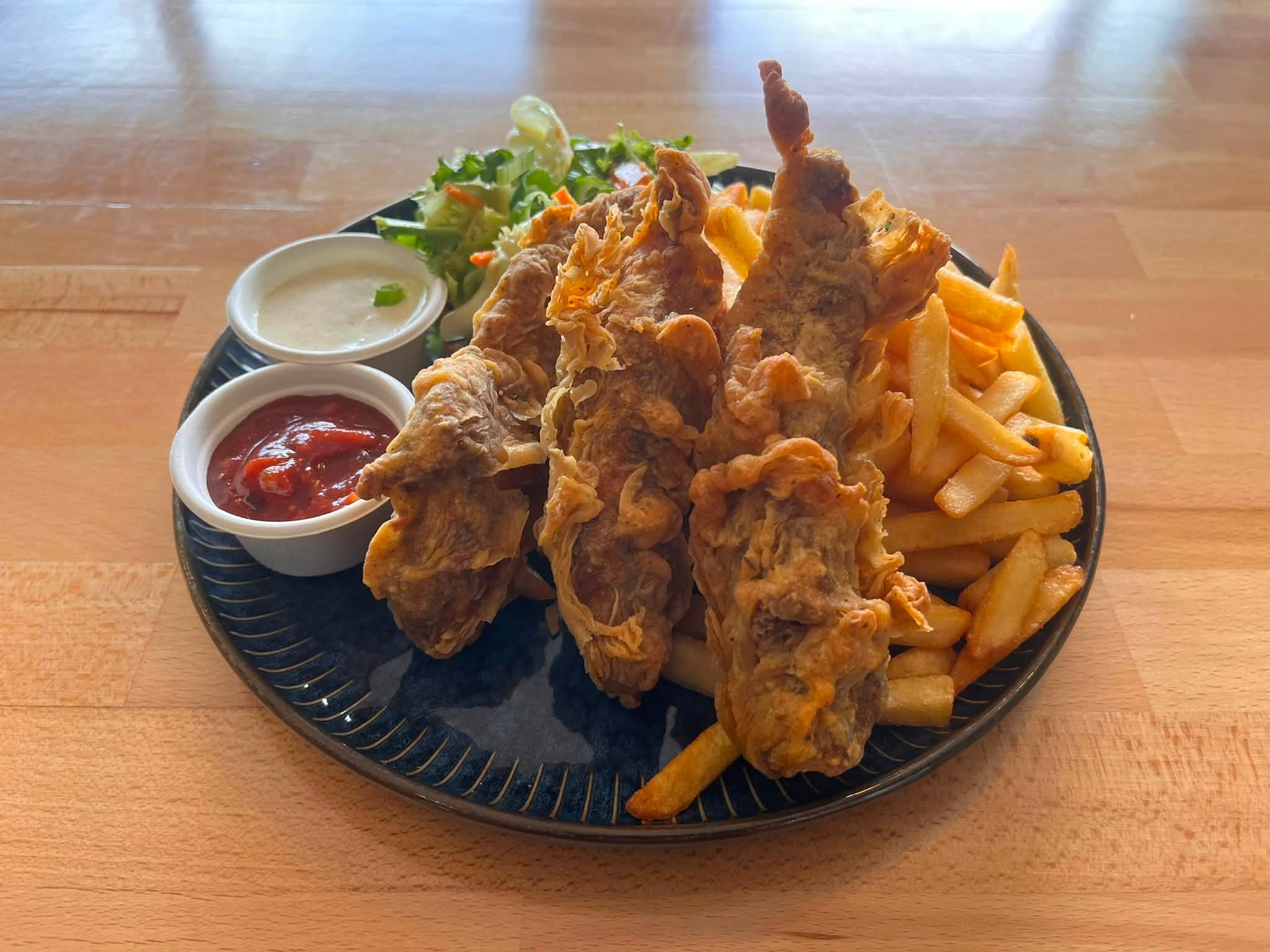 Nuggetsy z kurczaka z frytkami